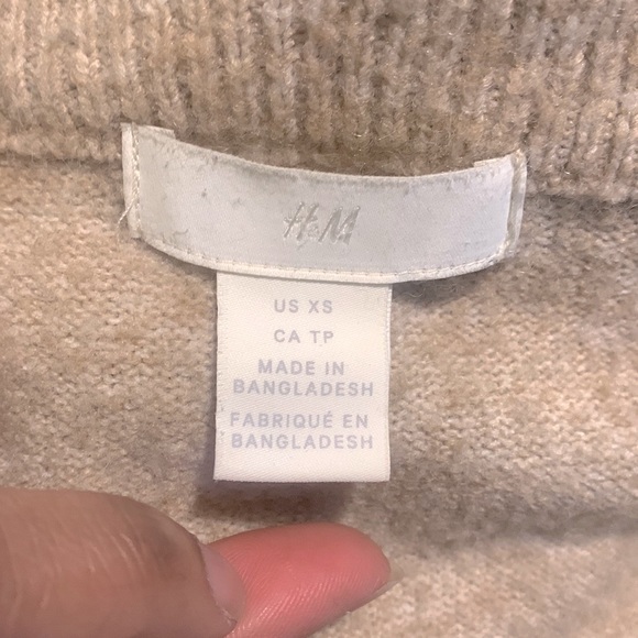 Off the shoulder H&M sweater - Picture 4 of 4